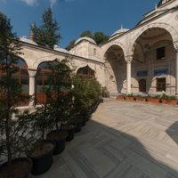 Sokullu Mehmed Pasha Camii - Exterior: Courtyard