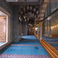 Yeni Camii - Interior: Side aisle