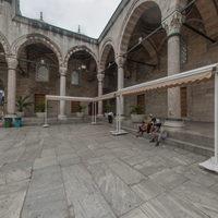 Yeni Camii - Exterior: Courtyard
