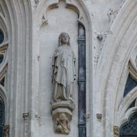  Cathedrale Notre-Dame - Detail: north nave, interbay carved niche 