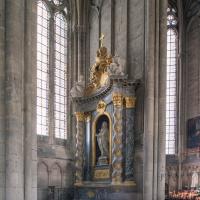  Cathedrale Notre-Dame - Interior: north ambulatory chapels 