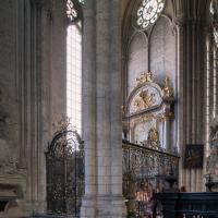  Cathedrale Notre-Dame - Interior: north ambulatory chapels 
