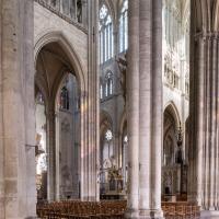  Cathedrale Notre-Dame - Interior: nave and north transept 