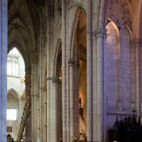 Cathédrale Saint-Pierre de Beauvais - Interior, chevet, inner aisle north side, looking west