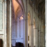 Cathédrale Saint-Pierre de Beauvais - Interior, chevet,  ambulatory south inner aisle looking west