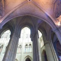 Cathédrale Saint-Pierre de Beauvais - Interior, southernmost radiating chapel, vaults, looking north