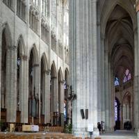 Cathédrale Saint-Pierre de Beauvais - Interior, chevet, north side and south inner aisle 