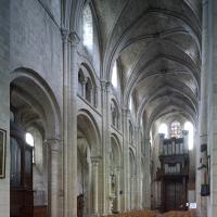 Église Saint-Étienne de Beauvais - Interior, south nave elevation looking west