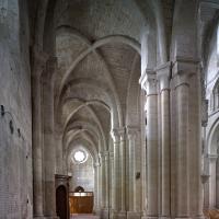 Église Saint-Étienne de Beauvais - Interior, south aisle looking west