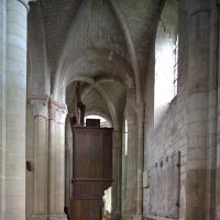 Église Saint-Étienne de Beauvais - Interior, south aisle looking east