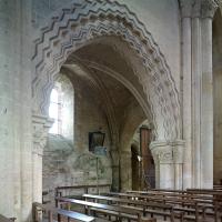 Église Saint-Lucien de Bury - Interior, north nave arcade