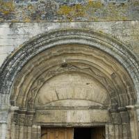 Église Saint-Lucien de Bury - Exterior, western frontispiece portal, tympanum