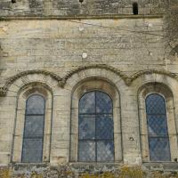 Église Saint-Lucien de Bury - Exterior, western frontispiece window detail