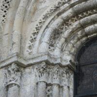 Église Saint-Georges de Courmelles - Exterior, ambulatory capital and window cornice