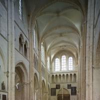 Église Notre-Dame-de-la-Nativité de Donnemarie-Dontilly - Interior, nave looking west