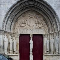 Église Notre-Dame-de-la-Nativité de Donnemarie-Dontilly - Exterior, western frontispiece, central portal