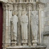 Église Notre-Dame-de-la-Nativité de Donnemarie-Dontilly - Exterior, western frontispiece, central portal, south jam figures