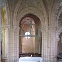 Église Saint-Denis de Foulangues - Interior, crossing and nave looking west