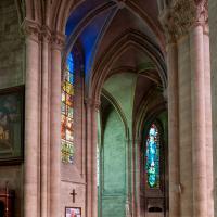 Abbaye Notre-Dame-des-Ardents-et-Saint-Pierre de Lagny-sur-Marne - Interior, chevet, north ambualtory looking east