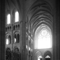 Cathédrale Notre-Dame de Laon - Interior, south transept looking southeast