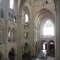 Cathédrale Notre-Dame de Laon - Interior, crossing space and transept, gallery level, looking southeast