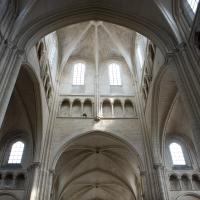 Cathédrale Notre-Dame de Laon - Inteiror, crossing space looking up into the central lantern tower