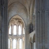 Cathédrale Notre-Dame de Laon - Interior, north transept gallery, apsidal chapel