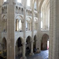 Cathédrale Notre-Dame de Laon - Interior, south transept, gallery level, looking southeast