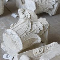 Cathédrale Notre-Dame de Laon - Interior, sculpture fragment in gallery of south transept