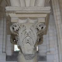 Cathédrale Notre-Dame de Laon - Interior, north transept gallery capital, east side