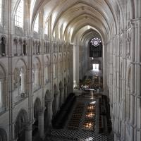 Cathédrale Notre-Dame de Laon - Interior, chevet and nave, trifoium level, looking southwest 