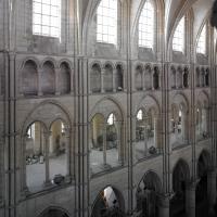 Cathédrale Notre-Dame de Laon - Interior, nave, triforium level,  looking southwest 
