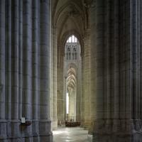Cathédrale Saint-Étienne de Meaux - Interior, south nave aisle looking east