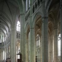 Cathédrale Saint-Étienne de Meaux - Interior, south nave elevation looking east
