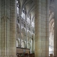 Cathédrale Saint-Étienne de Meaux - Interior, north chevet elevation with flying gallery from south transept
