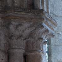 Moret-sur-Loing, Église Notre-Dame - Interior, chevet, north chapel, vaulting shaft capitals