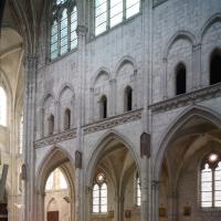 Moret-sur-Loing, Église Notre-Dame - Interior, south nave elevation, looking southeast