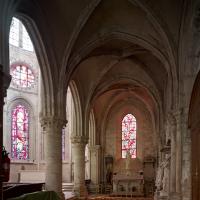 Moret-sur-Loing, Église Notre-Dame - Interior, south chevet aisle, chapel looking northeast, arcade