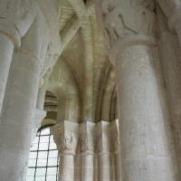 Église Saint-Denis de Morienval - Interior, ambulatory pier capitals and vaults