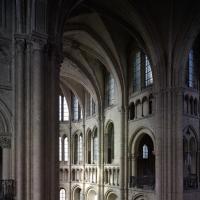 Cathédrale Notre-Dame de Noyon - Interior, south transept, gallery level, west side 