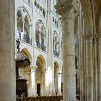 Cathédrale Notre-Dame de Noyon - Interior, nave, looking northeast from south nave aisle
