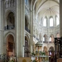 Cathédrale Notre-Dame de Noyon - Interior, chevet and crossing space looking northeast