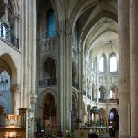 Cathédrale Notre-Dame de Noyon - Interior, crossing space, north transept and chevet looking northeast