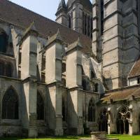 Cathédrale Notre-Dame de Noyon - Exterior, nave, northern flank and west towers from cloister