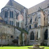 Cathédrale Notre-Dame de Noyon - Exterior, north transept and northern flank of nave from cloister