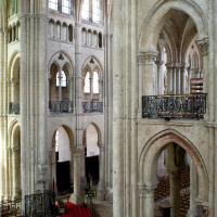 Cathédrale Notre-Dame de Noyon - Interior, nave and crossing looking southwest
from north transept gallery