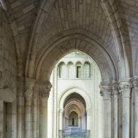 Cathédrale Notre-Dame de Noyon - Interior, chevet south gallery looking west
