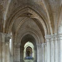 Cathédrale Notre-Dame de Noyon - Interior, chevet south gallery looking west