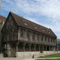 Cathédrale Notre-Dame de Noyon - Exterior, library