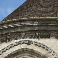 Cathédrale Notre-Dame de Noyon - Exterior, chevet, chapel window molding and corbels, north side